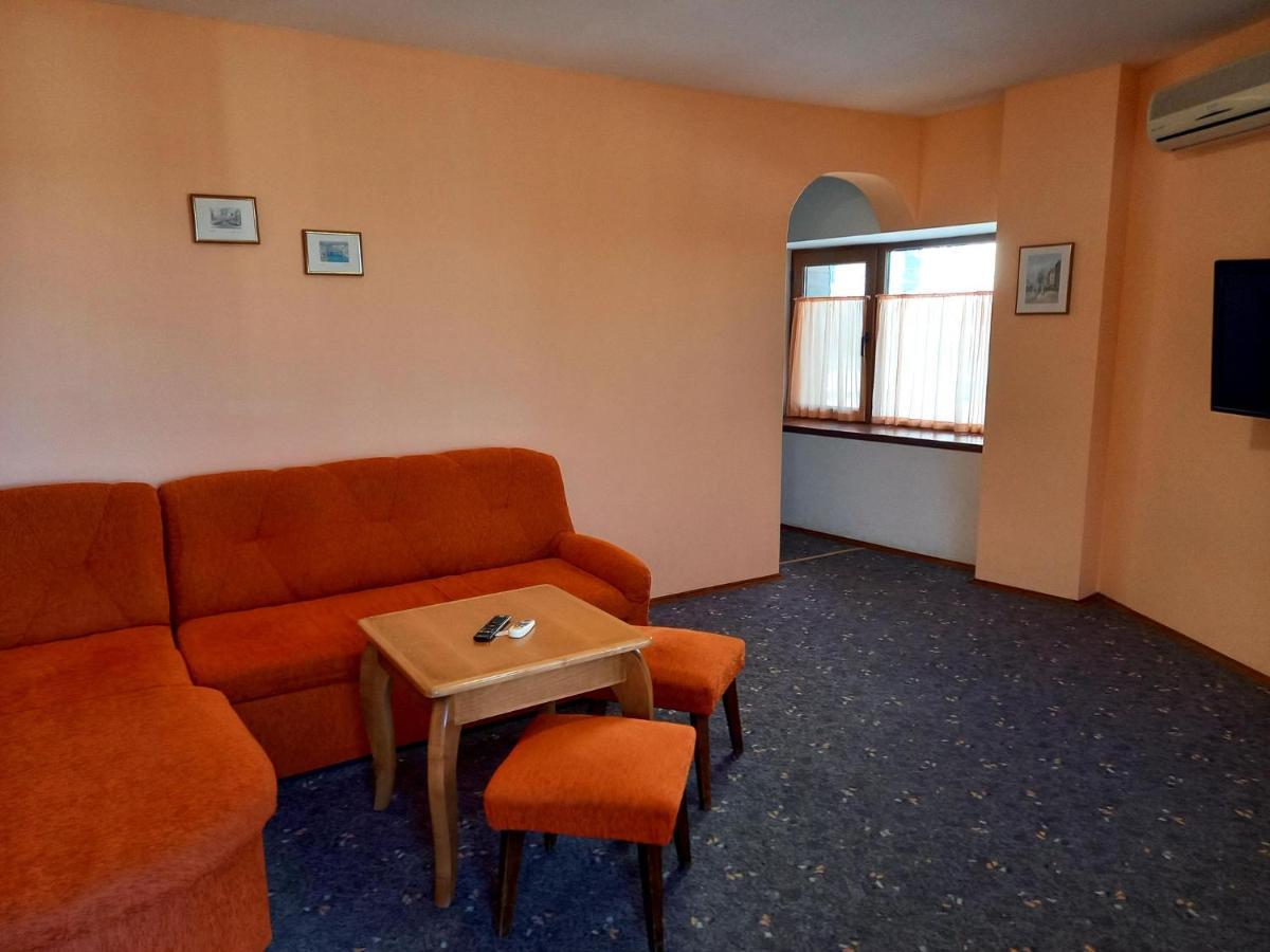 Regina's Guesthouse Balchik Eksteriør billede