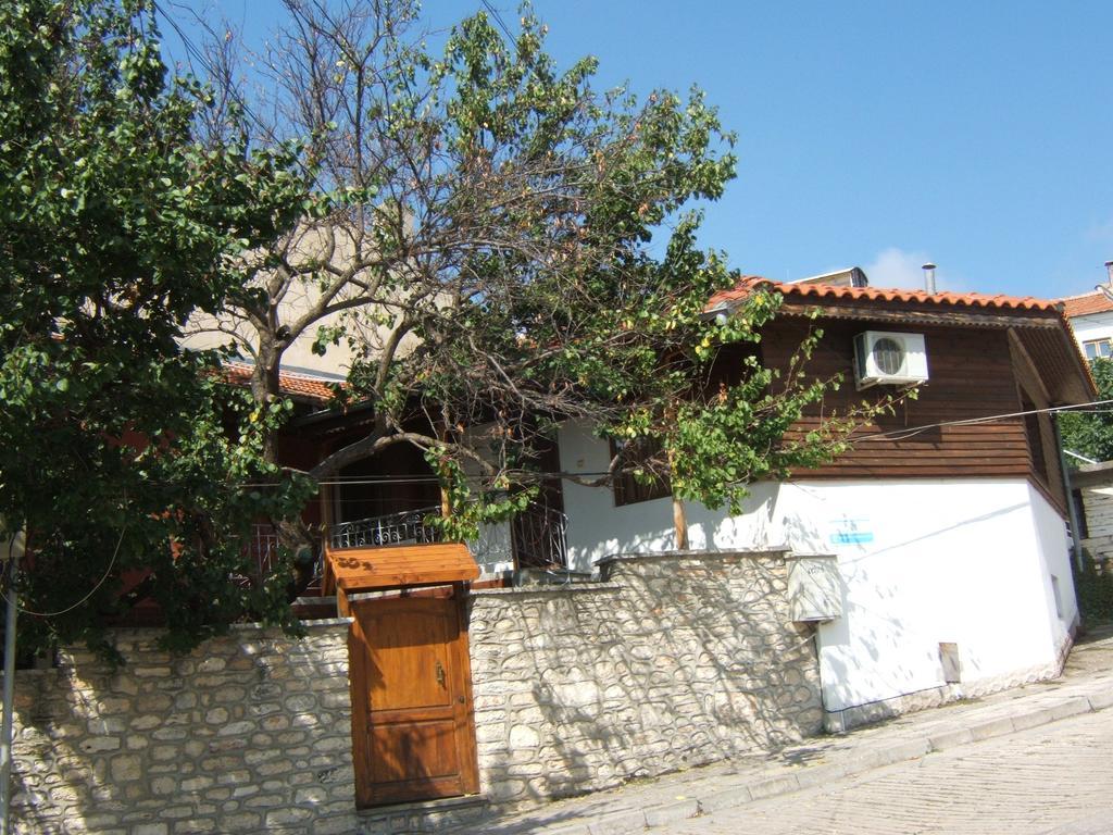 Regina's Guesthouse Balchik Eksteriør billede