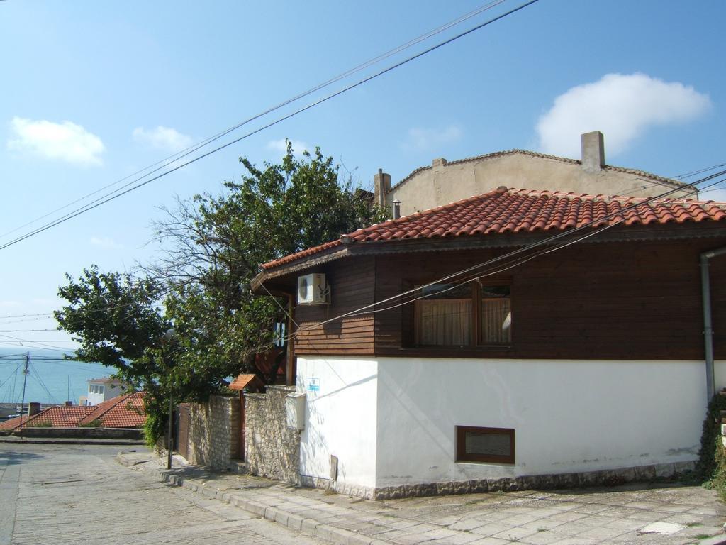 Regina's Guesthouse Balchik Eksteriør billede