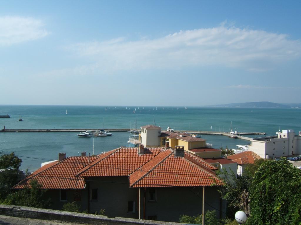 Regina's Guesthouse Balchik Eksteriør billede