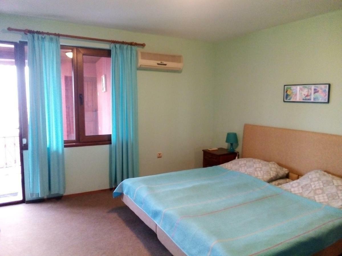 Regina's Guesthouse Balchik Eksteriør billede